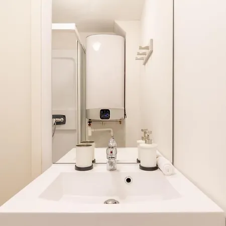 In The Heart Of Central Nice Functional And Cozy Studio For 1pers